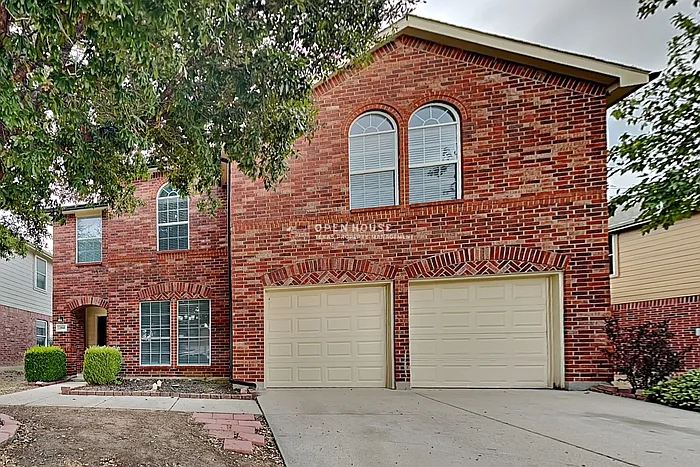 4 bed, 2.5 bath, 2366 sqft, $2,425 — Photo 1