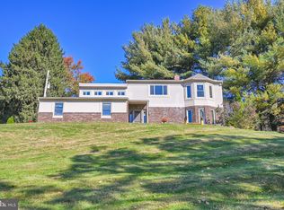 4465 Starview Rd, Mount Wolf, PA 17347