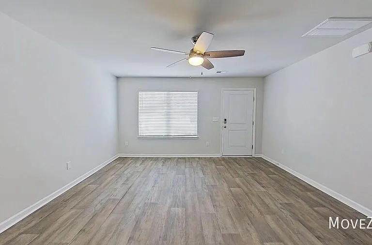 9319 Vineyard Grove Ln NE — Photo 10