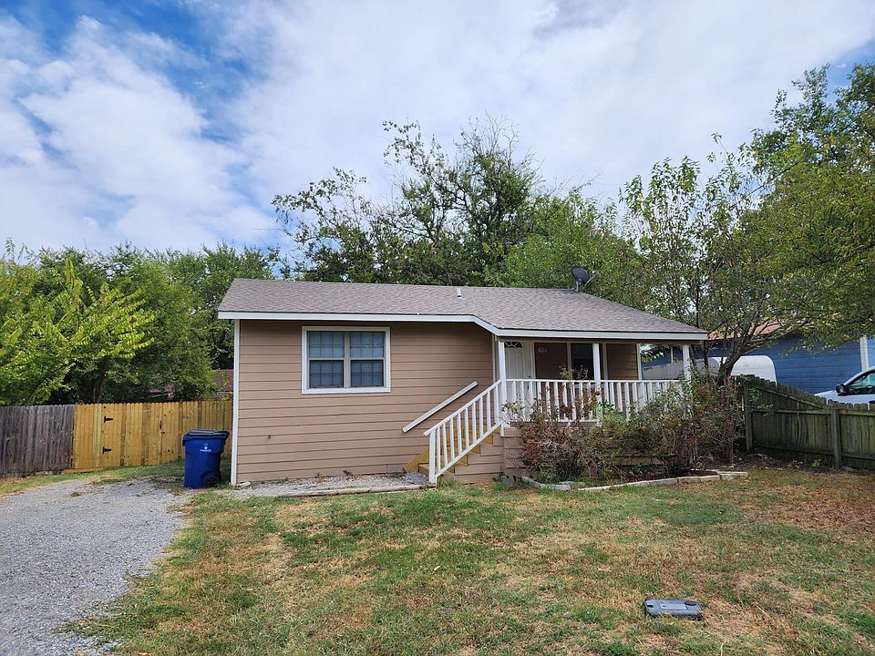 Front of house, front yard