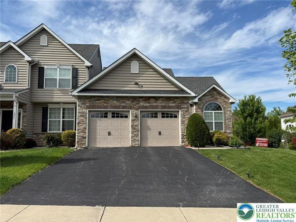 835 Holly Blue Way