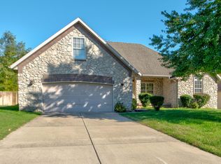 5762 S Fairview Ave, Springfield, MO 65810