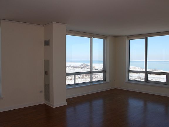 4th image of 1901 S Calumet Ave Unit 2307