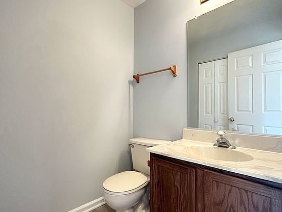 5th image of 209 Kings Crest Dr