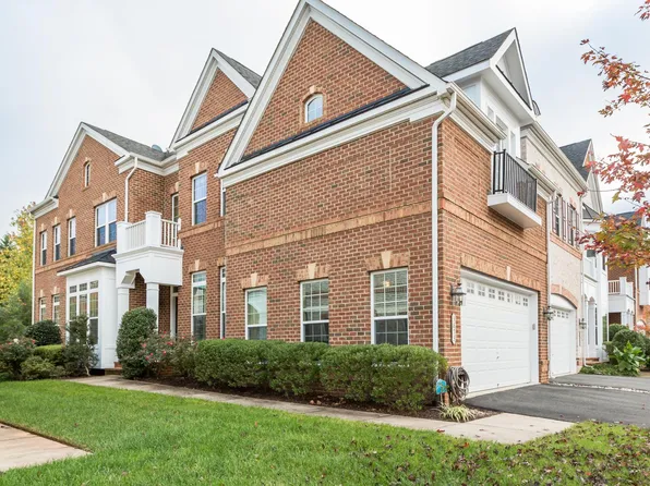 3873 Billberry Dr, Fairfax, VA 22033