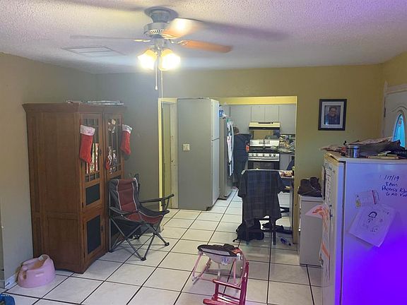 2nd image of 1427 NE 24th Pl
