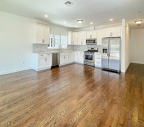 2nd image of 72 Harris Ln #11