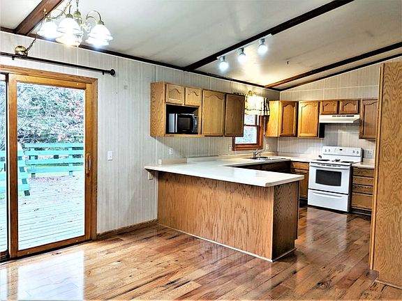 3rd image of 914 3rd Ave N #N