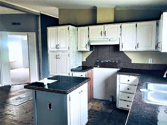4th image of 3912 Applewood Ct