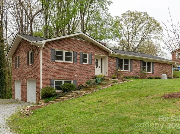 200 Whispering Hills Dr, Hendersonville, NC 28792