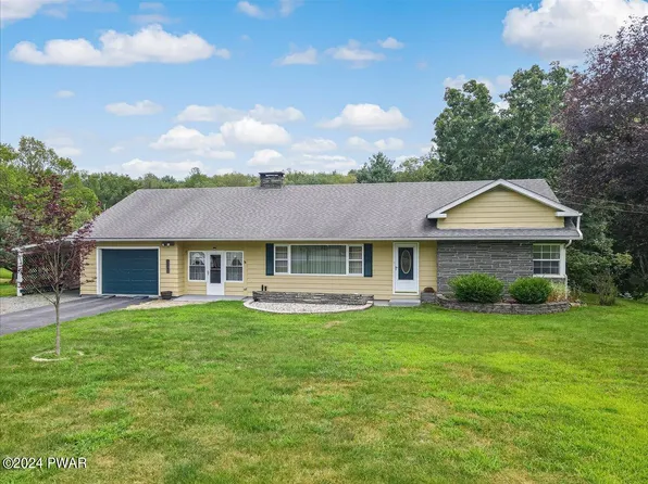 1036 Hudson St, Hawley, PA 18428