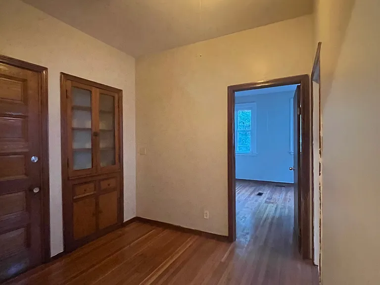 442 Farmington Ave #1E — Photo 13