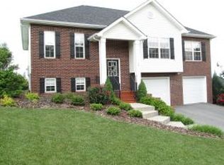 70 Azalea Rdg, Johnson City, TN 37601