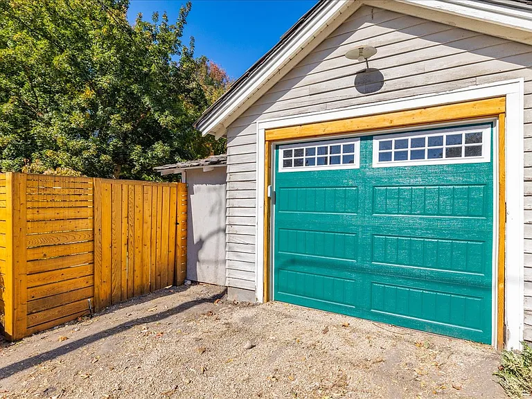 2323 W Regan Ave — Photo 34