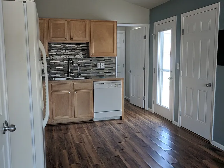 6912 Lee St — Photo 2