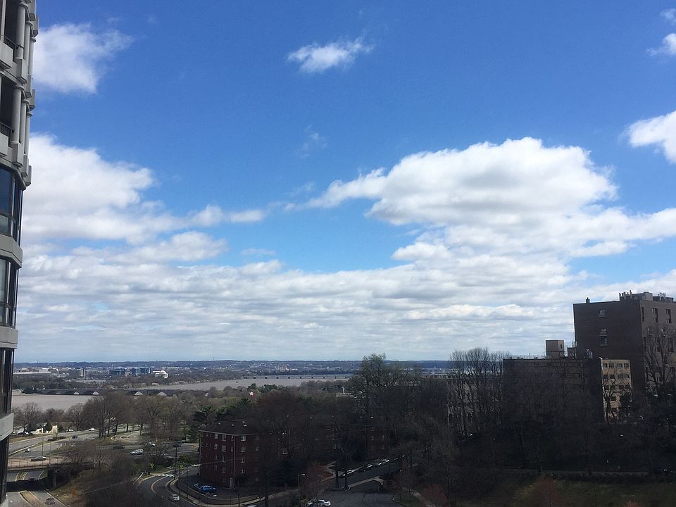1st image of 1600 N Oak St APT 925