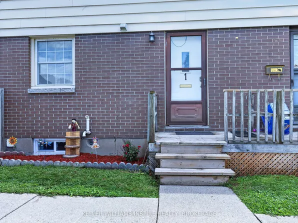 126 Notch Hill Rd #1, Kingston, ON K7M 2X1