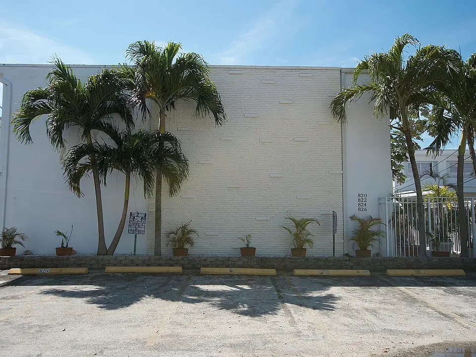 822 Raymond St
