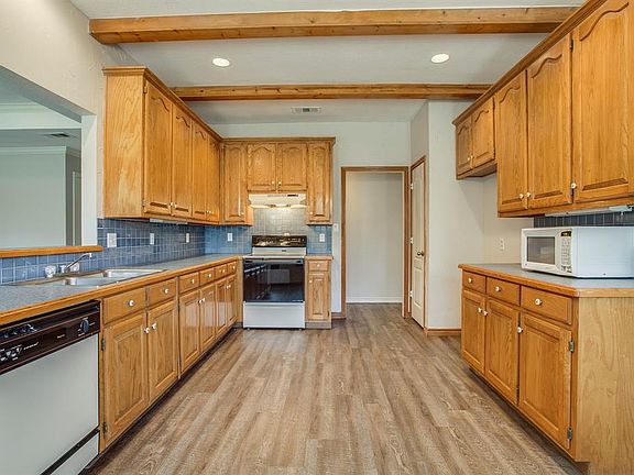 3rd image of 206 Linda Ln