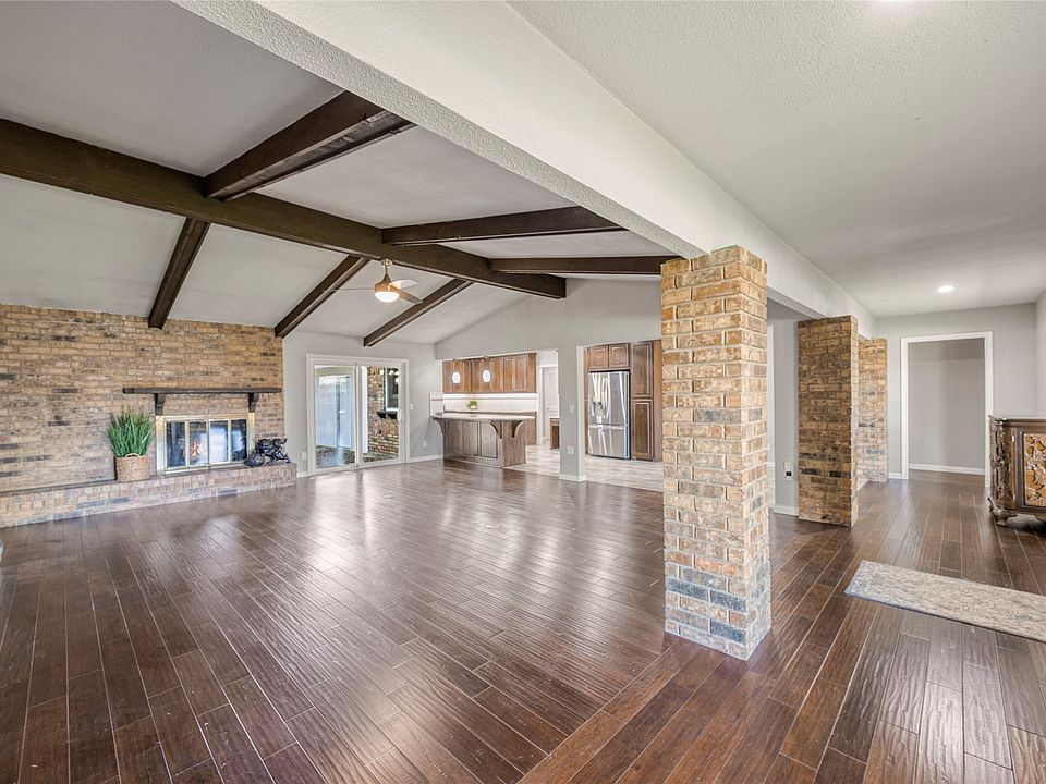 1st image of 2616 Pin Oak Ln