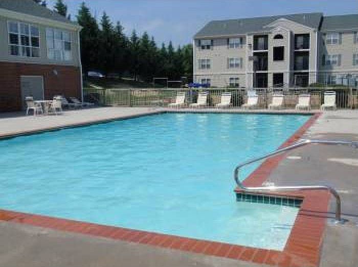 Clubhouse Pool & Sundeck