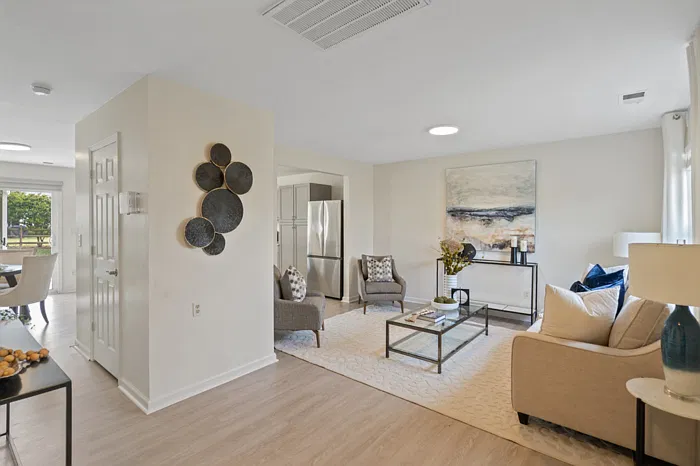 4 bed, 2.5 bath, 2248 sqft, $2,495 — Photo 3