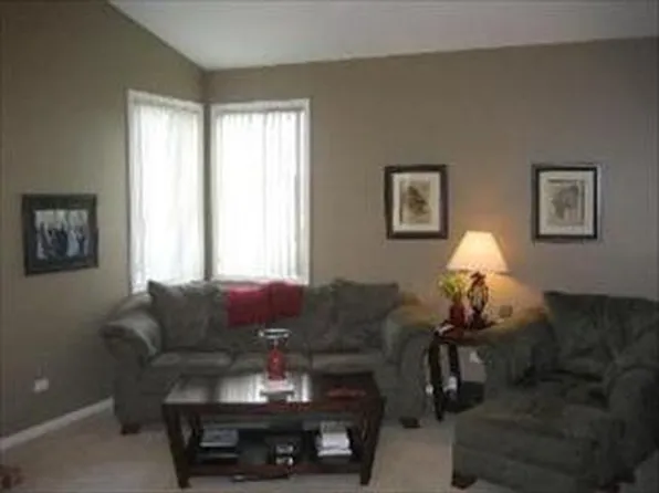 783 English Oaks Dr, Cary, IL 60013