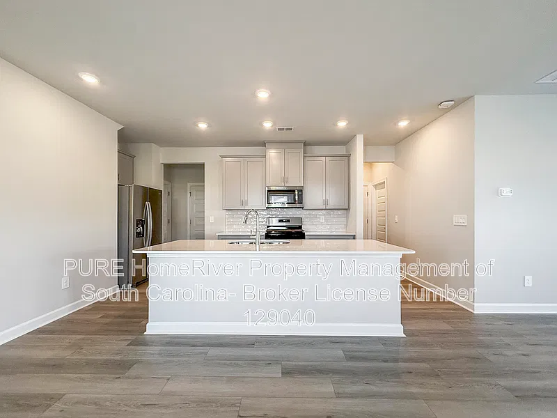 4 bed, 3.0 bath, 2100 sqft, $2,150 — Photo 4