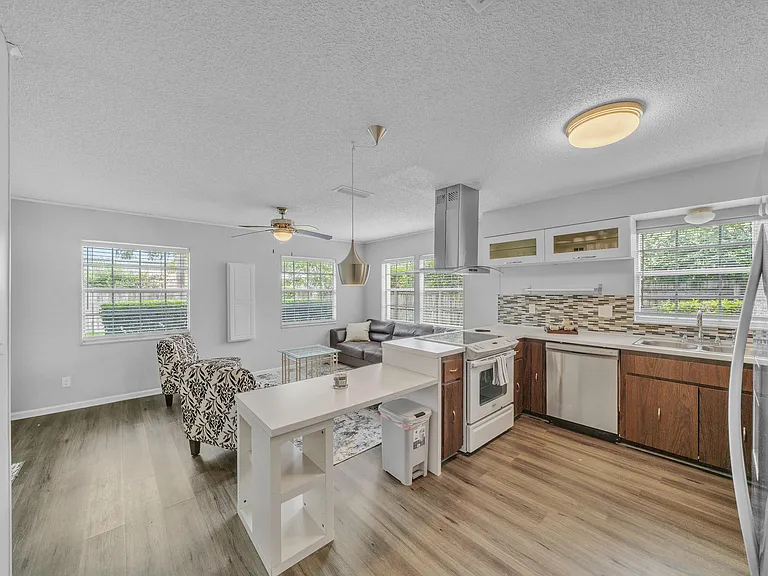 1350 Riverside Cir #2 — Photo 11