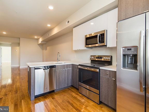 5th image of 1647 Germantown Ave #3