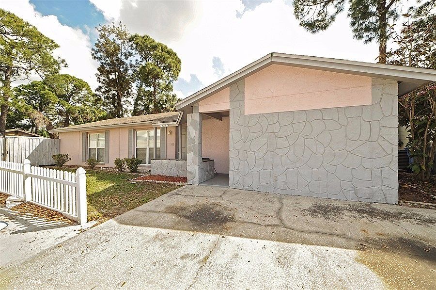 1st image of 10101 Briarwick Ct