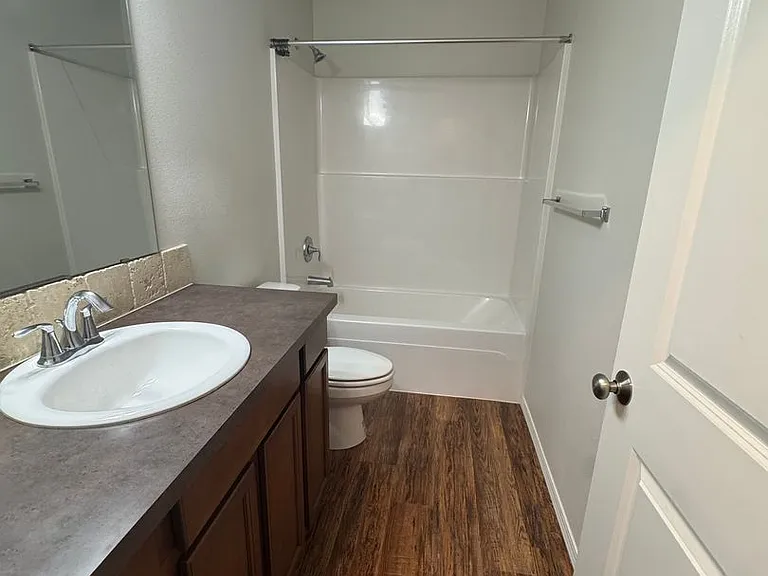 655 Chapman Rd — Photo 23