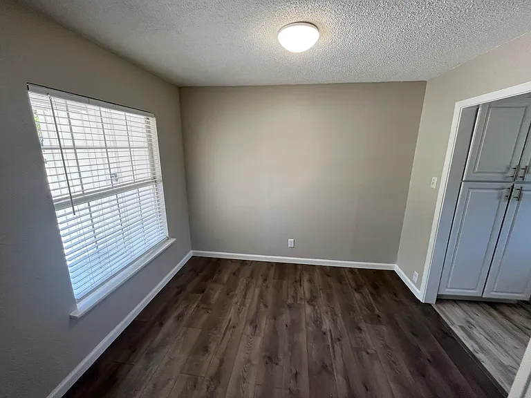 2301 Proctor St — Photo 11