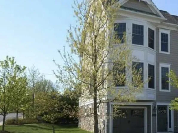 201 Cobblestone Dr, Ardmore, PA 19003