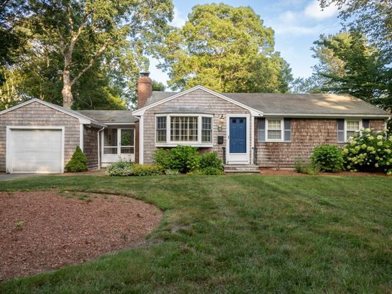 76 Longfellow Dr, Barnstable, MA 02630