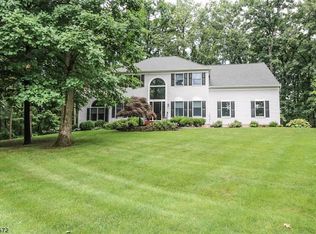 9 Sunflower Ln, Ringoes, NJ 08551