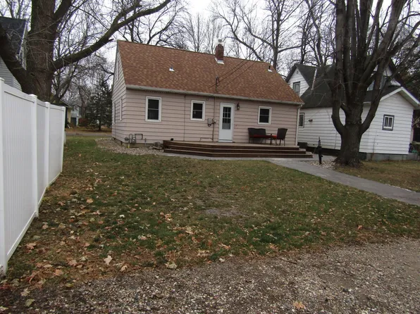 207 S 6th St, Montevideo, MN 56265