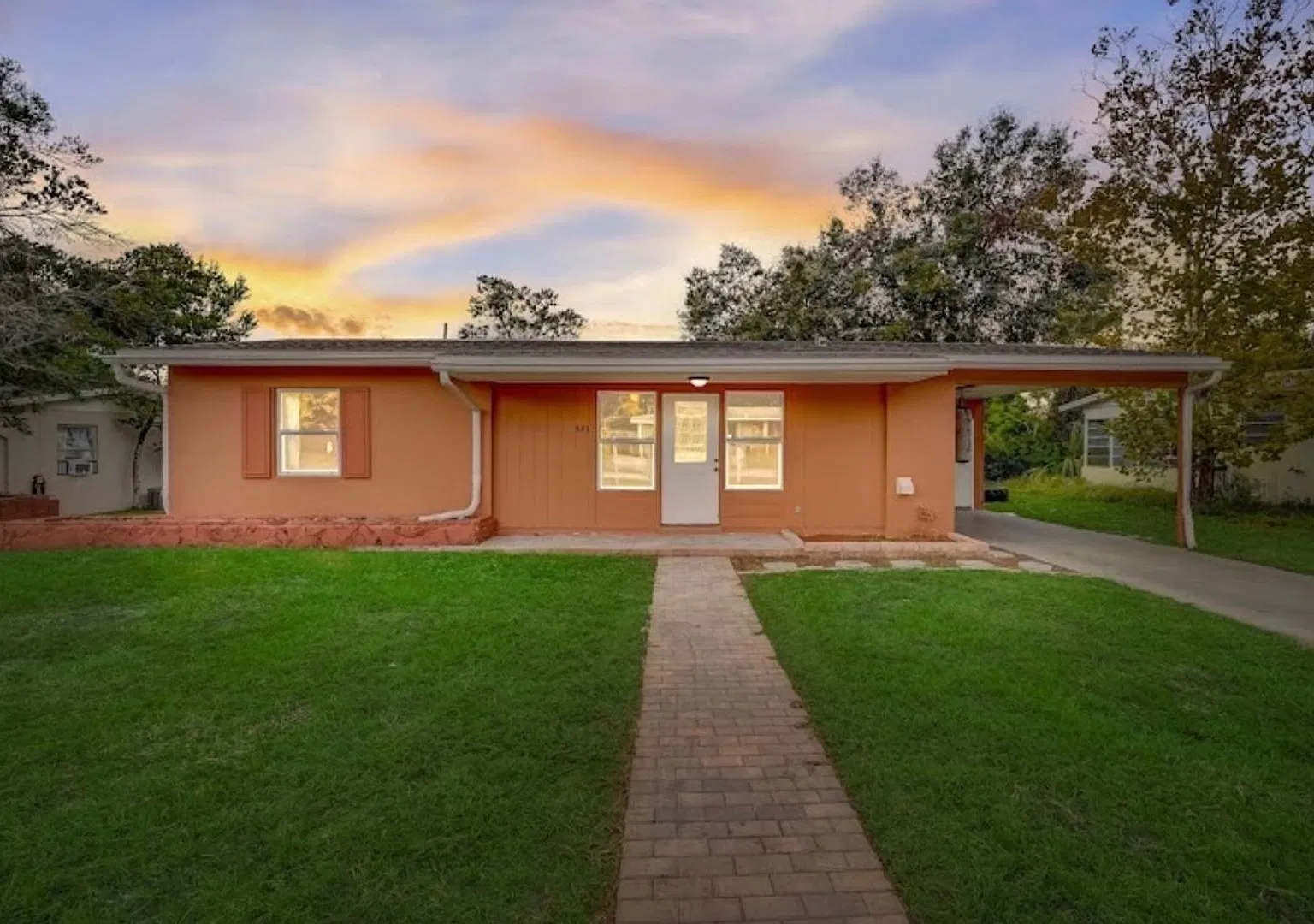 Beautifully Remodeled and updated Deltona Beauty ! — Photo 1