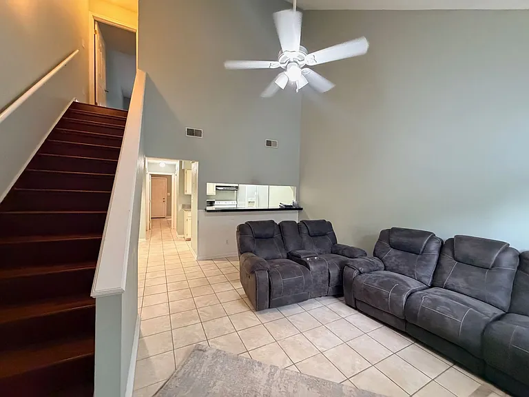 2259 Parrot Ln — Photo 2