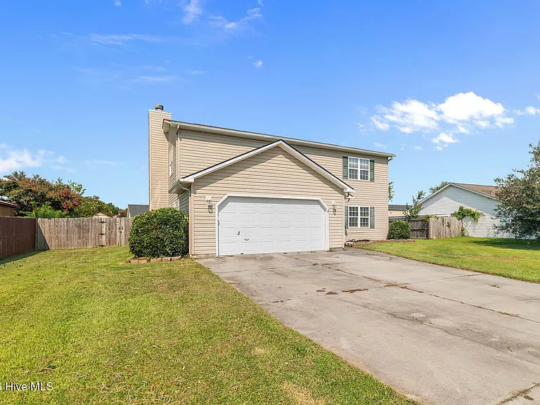 303 Mann St — Photo 3