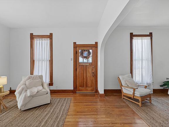 3rd image of 454 N 14th St