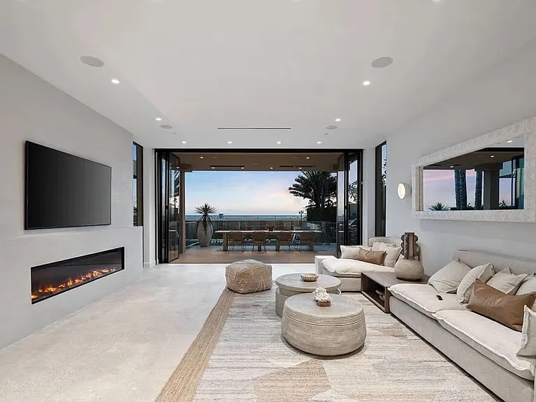 940 Palisades Beach Rd — Photo 41
