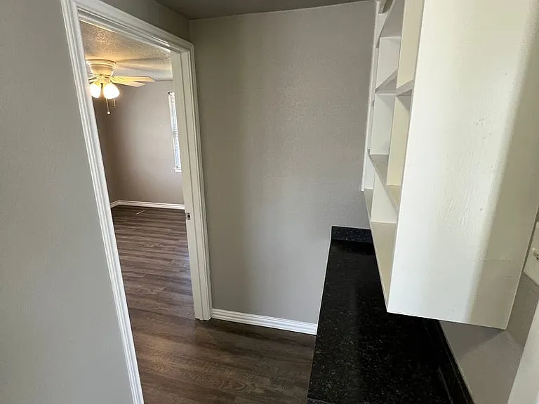 1106 Foster Ln — Photo 10