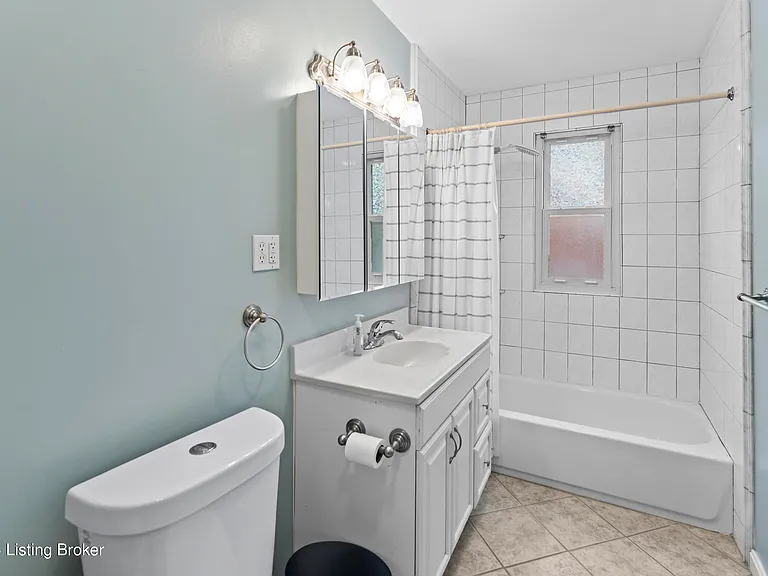 3810 Norbourne Blvd — Photo 11