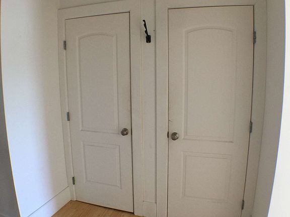 3rd image of 921 Washington Ave APT 3I