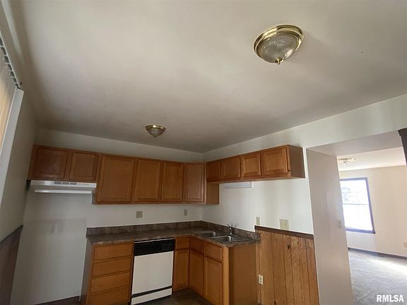 3rd image of 309 W College St