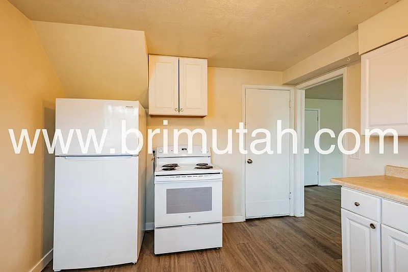 3 bed, 1.0 bath, 900 sqft, $1,250 — Photo 4