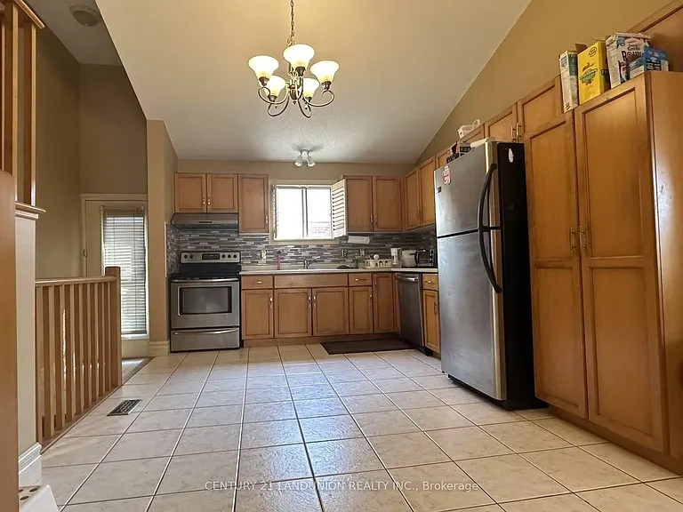 104 Hepburn Cres — Photo 5