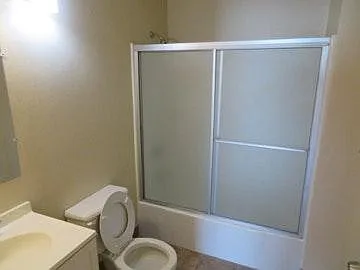 6610 Balboa Blvd #3 — Photo 7