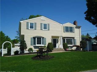 8 Walker Rd, Trumbull, CT 06611